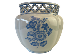 Zsolnay 1925-1945 közötti áttört peremű, kék-fehér virágdekoros kaspó - Gyönyörű!