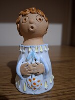 Antalfiné Szente Katalin éneklő lány. Kerámia kisplasztika. Jelzett
