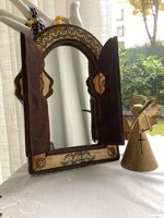 Csontberakásos , dombornyomott , réz asztali / fali tükör