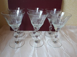 Kristály talpas pezsgős, boros készlet, 6 db. Öntött csiszolt, hibátlan, nem használt. 16 cm magas.