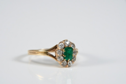 Smaragd gyémántokkal arany gyűrű