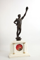 Futamgyőztes Zsoké 61cm Szobor | Diadalmas Lovas Lovaspóló Lóverseny Babérkoszorú