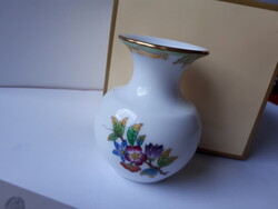 Herendi Viktória mintás kis váza, eredetiség igazolással és eredeti dobozával. Hibátlan nem használt