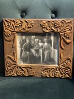 Szépen faragott képkeret