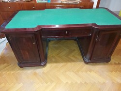 Classic men's desk with felt insert