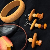 Iparművész  tribál,  Borostyán, csont  és fa szett