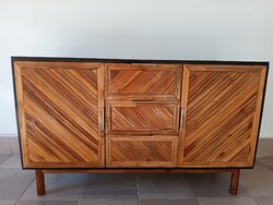 Gyönyörű 3 fiókos komód akác fából és MDF-ből készült