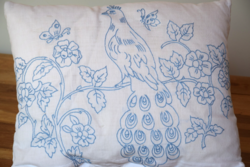 Antik régi kézzel hímzett párna díszpárna páva, lepke 40 x 33