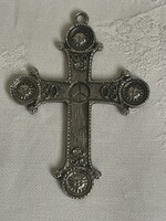 Különleges fém kereszt.