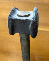 FA NYELŰ BRONZ KALAPÁCS