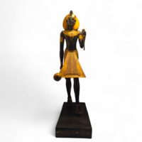 Tutanhamon sírjának őre – nagy szobor