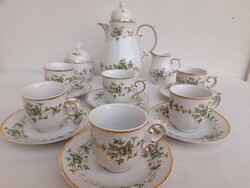 Vitrinben tartott Hollohazi Erika mintas kaveskeszlet