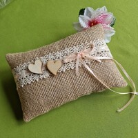 Wedding gyp31 - lacy jute ring pillow decorated with a wooden heart