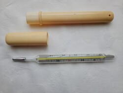 Retro Orosz higanyos üveg lázmérő műanyag tokban No3