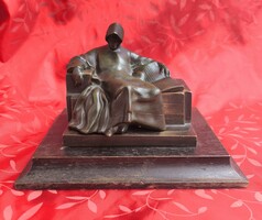 Ligeti Miklós(1871-1944): Anonymus, a névtelen krónikás. Bronzszobor.