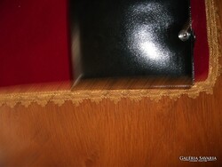 FEKETE RÉGI, MŰBŐR PÉNZTÁRCA , MŰANYAG  BELSŐVEL,NEM HASZNÁLT