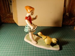 Bodrogkeresztúri kakasos kislány