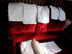 Régi fehér és szines széllel varrt, párna és paplan huzat.