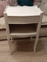 Neobarokk szép formájú éjjeliszekrény