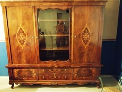 Intarziás, vitrines, antik szekrény
