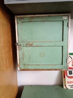 Kis méretű műhely szekrény egy textil (harisnya) gyárból, egy ajtós szekrény