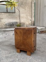 ART DECO STÍLUSÚ ÉJJELISZEKRÉNY