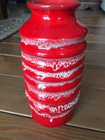 Különleges formájú piros retro kerámia váza 22 cm magas