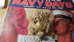 Amerikai  II . világháborús sapka jelvény ,  US ARMY  légi hadtest tiszti , sárgaréz  csavaros