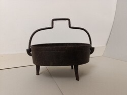 Öntöttvas edény háromlábú vas lábas patinás masszív antik konyhai edény füllel 354 5856