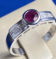 White gold ring with brilliant and ruby stones!