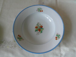 Régebbi porcelán epres falitányér