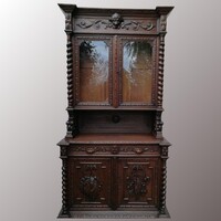 Historizáló tálalószekrény