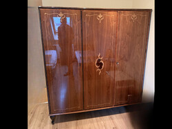 Antik stílusú ruhás, - gardrób szekrény
