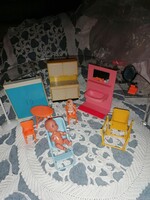 Retró babaház berendezés, mini babákkal   33.