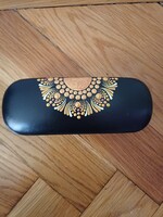 ÚJ! Szemüvegtok arany mandala mintával 17x6x3cm, kézzel festett