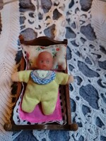 Retró fa babaágy kislány kisfi babával   36.