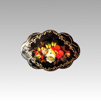 Kézzel festett, lakkozott orosz bross, virágos fa melltű