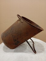 Régi, szén tároló edény