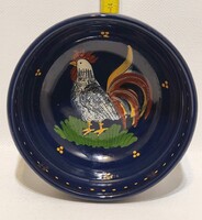 Hódmezővásárhelyi, "29" jelzett, színes kakasmintás, sötétkék mázas népi kerámia tálka (3669)