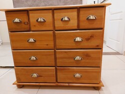 Eladó 4 db  teljesen egyforma, ÚJ, 10 fiókos fém fogantyús  fenyő komód. Ár/ 1db. Pácolása az ikeas