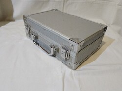 Alumínium fém kozmetikai táska utazáshoz, sminkes kisbőrönd, fodrász kellék, manikűrös láda 27x17x9