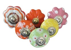 S6-23  Vintage stílusú porcelán bútorgomb szett (6 db-os)