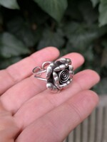 Egyedi, virágos ezüst gyűrű