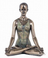 Jógás nőalak szobor (995553)