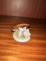 Nipp, nyulak esernyő alatt