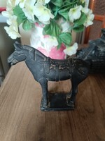 Kínai agyaghadsereg lova szobor