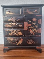Japán lakkozott ékszeres kabinet / Kodansu – madár- és virágmotívumok – rézveretes