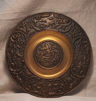 Hubertus, vadászjelenetekkel díszített bronz fali dísztányér.