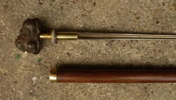 Hátasló markolatú tőrösbot, sétabot, túrabot kihúzható pengés