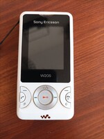 Retro mobil - Sony-Ericsson W205 mindennel is